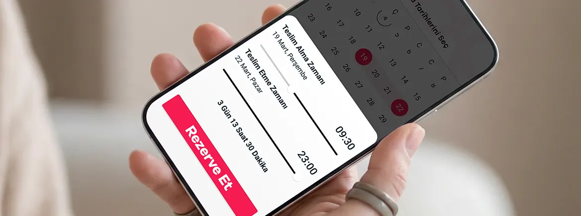 TikTak mobil uygulaması, rezervasyonlu günlük araç kiralama arayüzünü gösteriyor, kullanıcının parmağı ekranda.