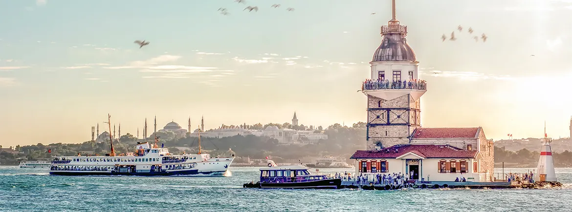 İstanbul’da gezilecek tarihi yerler arasında en ikonik yapı olan Kız Kulesi, İstanbul turistik yerler ve günübirlik gezilecek yerler için ideal bir durak.
