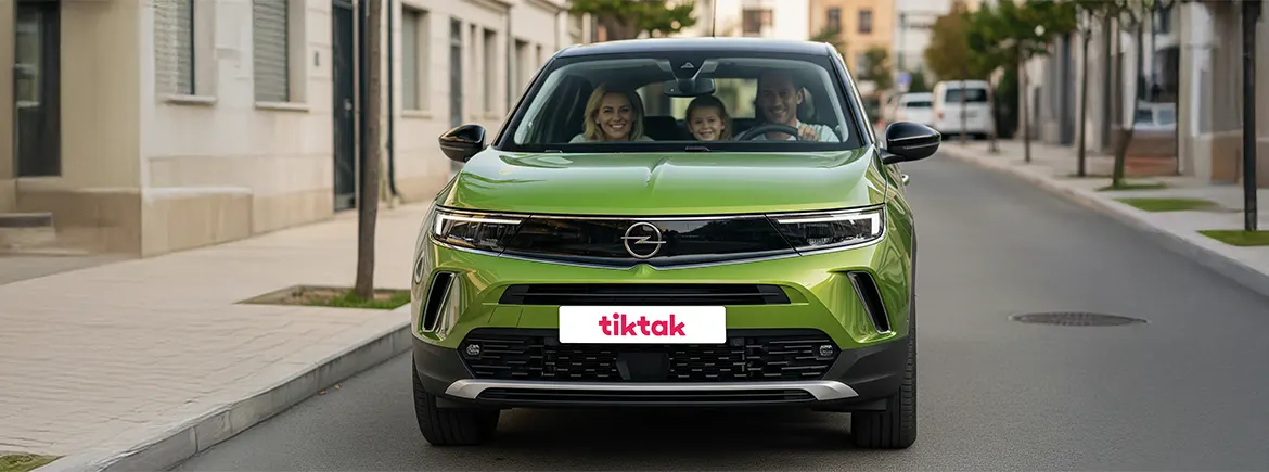 Aylık araç kiralama ile TikTak kullanıcılarının şehir içinde konforlu sürüş deneyimi yaşadığı aile dostu ulaşım çözümü