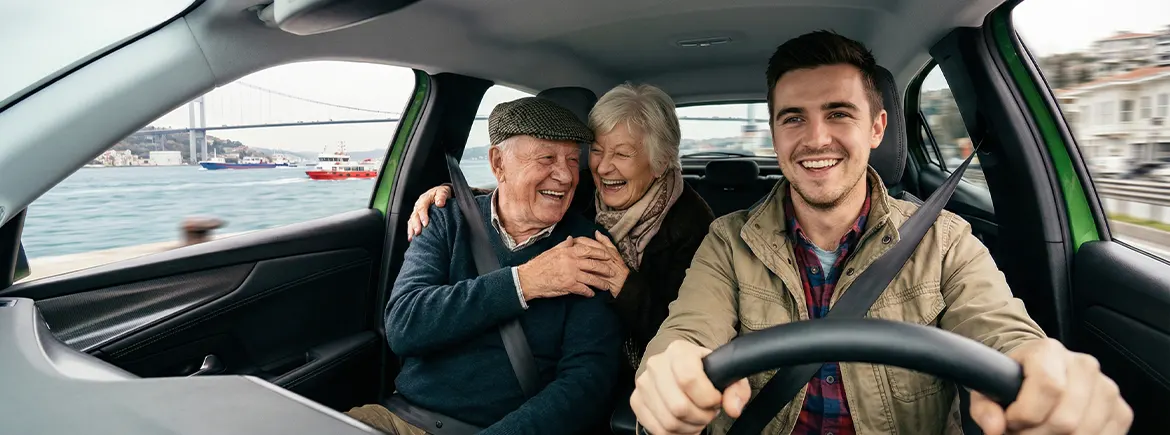 Ramazan Bayramı'nda İstanbul'da TikTak aracıyla gezintiye çıkan aile