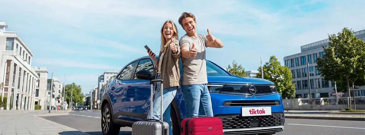 Hizmet bölgesi içine düzgün şekilde park edilmiş TikTak aracı