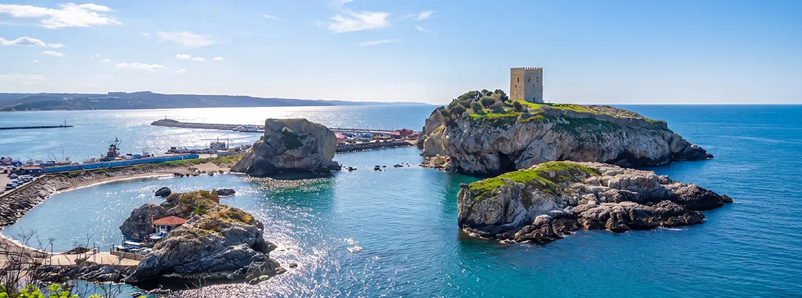 Şile sahil yolunda ilerleyen modern bir kiralık araçtan manzara